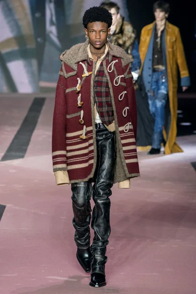 Look 29